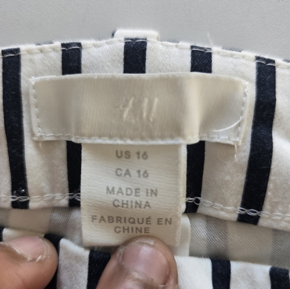 H&M Pants Womens Sz 16 White Black Striped Ankle Mid Rise Side Zipper 36x27 - Picture 6 of 11